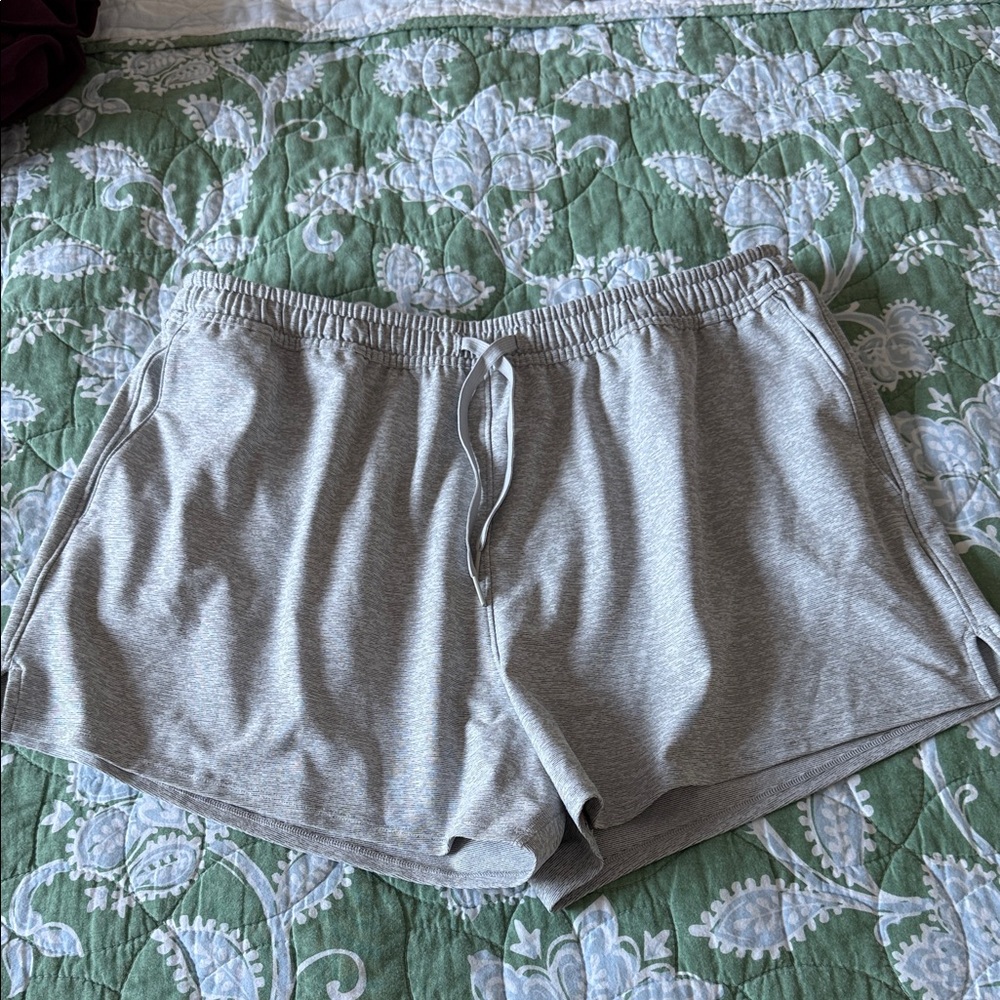 Outdoor Voices women’s shorts size L